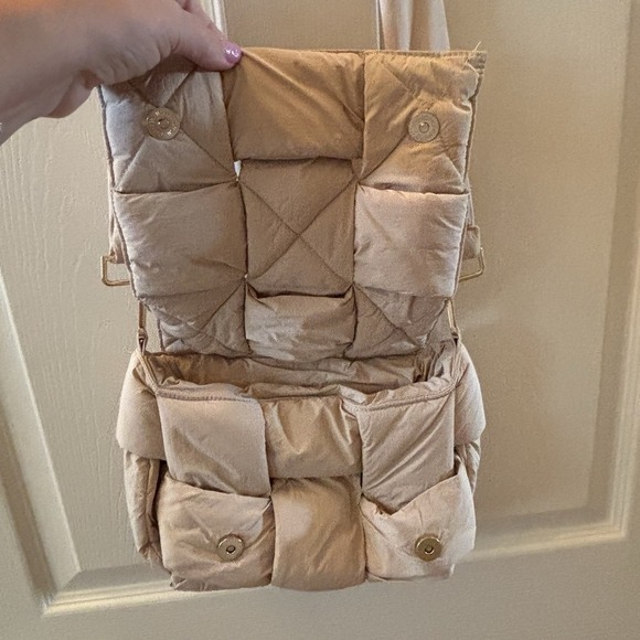Quilted Cream Puffer Double Snap Purse Crossbody Bag Gold Trim Inside Pockets - Picture 4 of 9